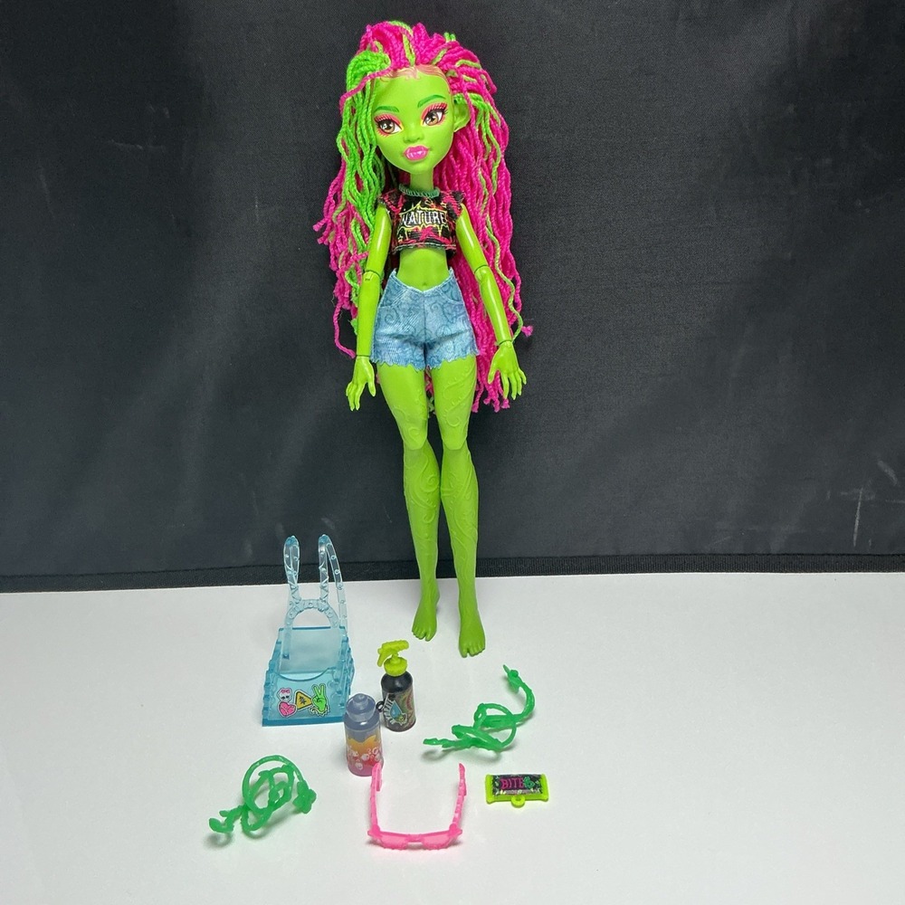 Monster High G3 Venus McFlytrap Doll Partially Complete Blue Backpack